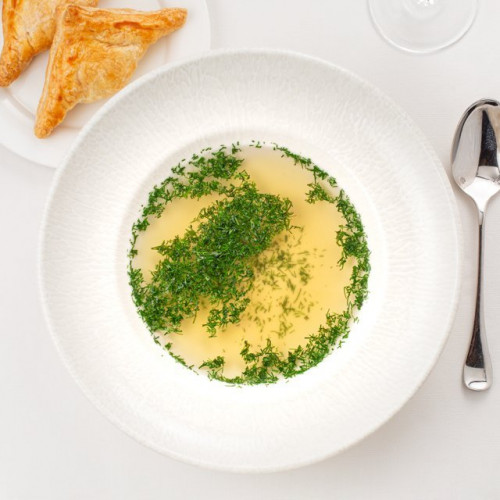 Куриный бульон со слоеными пирожками