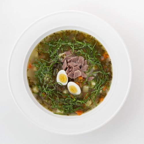Щи зеленые с перепелиным яйцом и сметаной