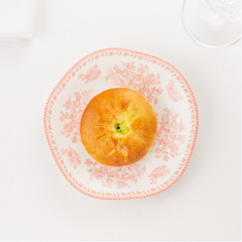 Пирожок с зеленым луком и яйцом