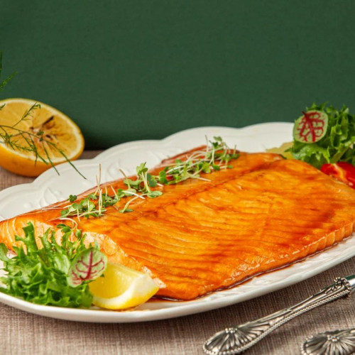 Лосось, запеченный в медово-соевом соусе